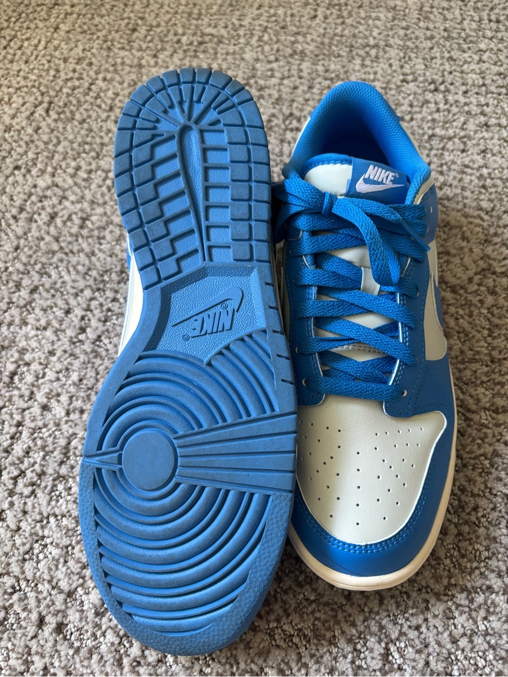 Nike Low-Top Sneakers in Bright Blue and White - Picture 4 of 7